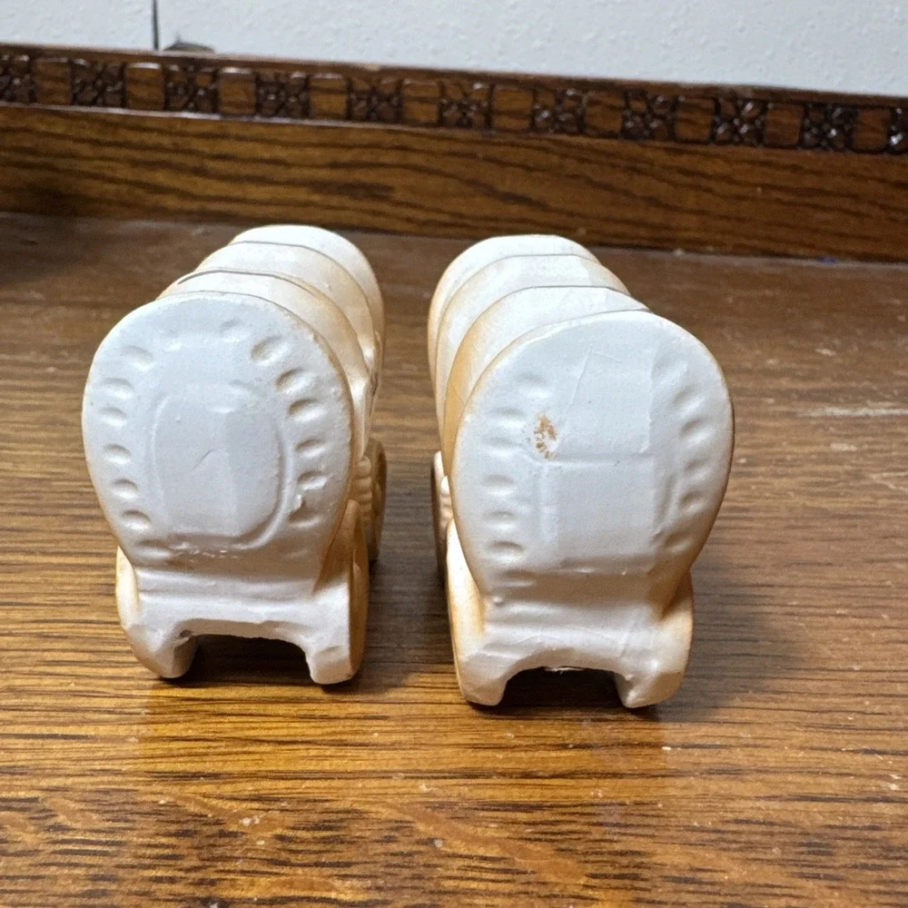 Vintage Japan Texas Covered Wagon Salt & Pepper Shakers Ceramic Western Set